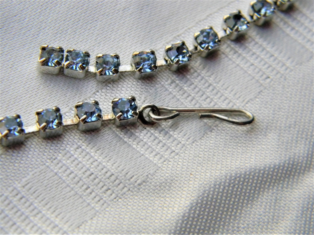 j515 Gorgeous Vintage Jewelry Set in Light Blue Stones and Silver Tone
