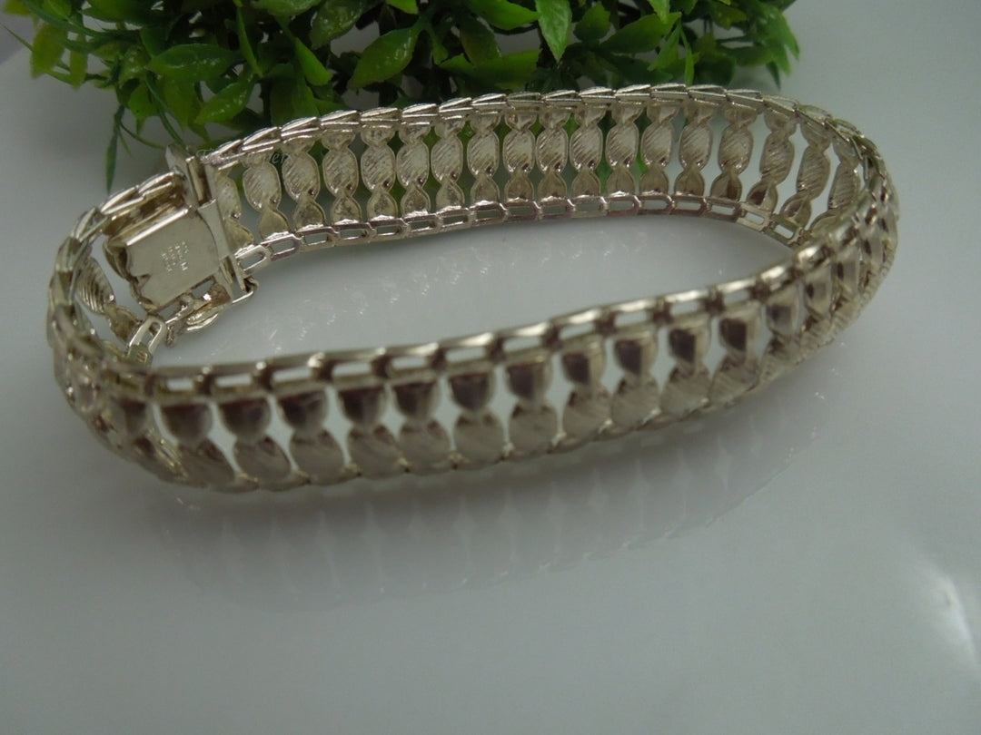 q164 Stunning Sterling Silver Bracelet For Ladies 7"