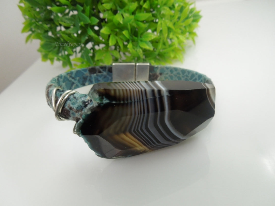 q170 Vintage CAFE Bracelet with Beautiful Stone