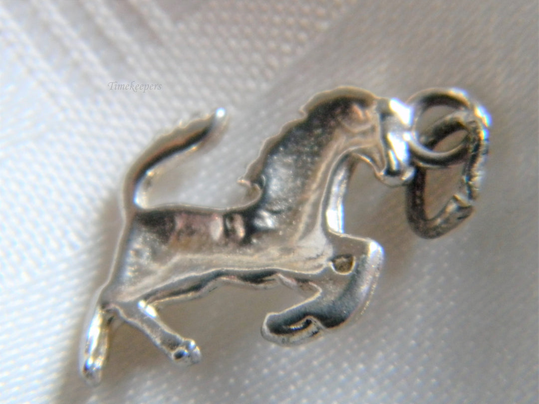 h597 Vintage Sterling Silver Horse in Motion Charm /Pendant