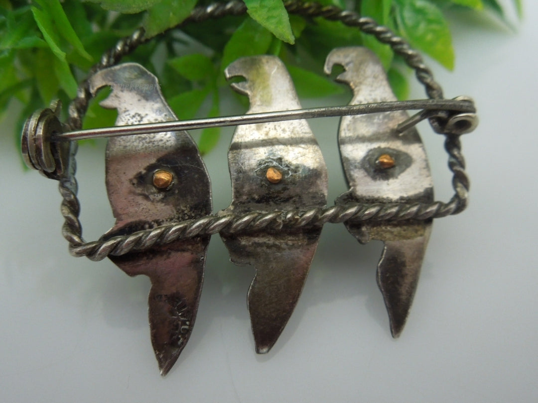 q188 1940 Vintage Sterling Silver Mexican 3 Bird Brooch with Green Stone