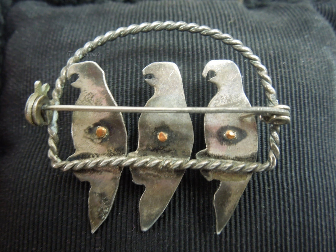 q188 1940 Vintage Sterling Silver Mexican 3 Bird Brooch with Green Stone