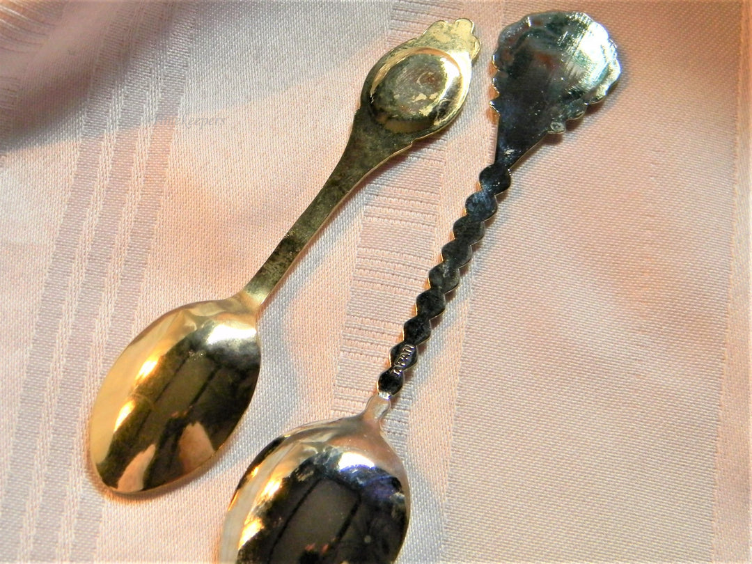 h609 Set of 2 Collectible Preowned Souvenir Spoon Indy 500, Santa Claus Indiana