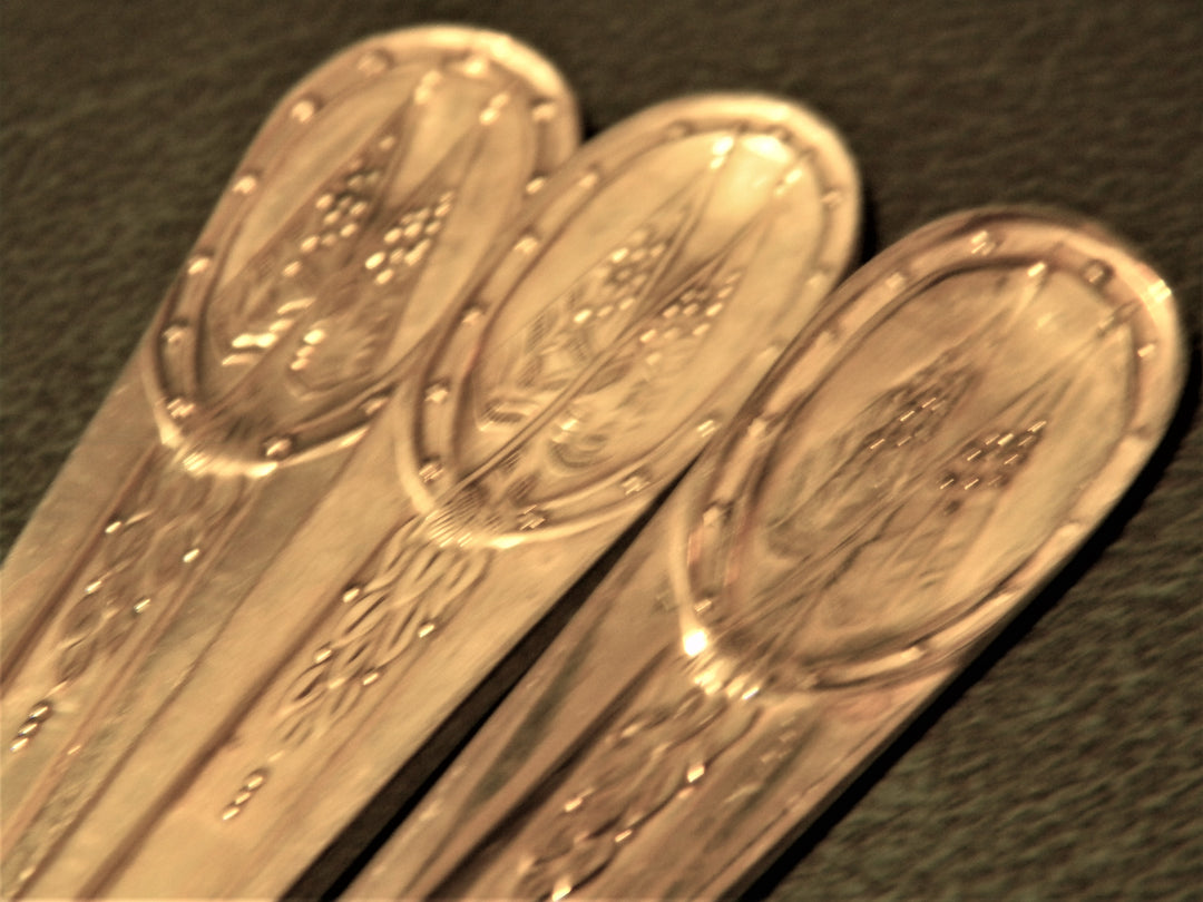 h608 Preowned Collection of 37 U.S.A. Presidential Spoons W. M. Rogers Co.