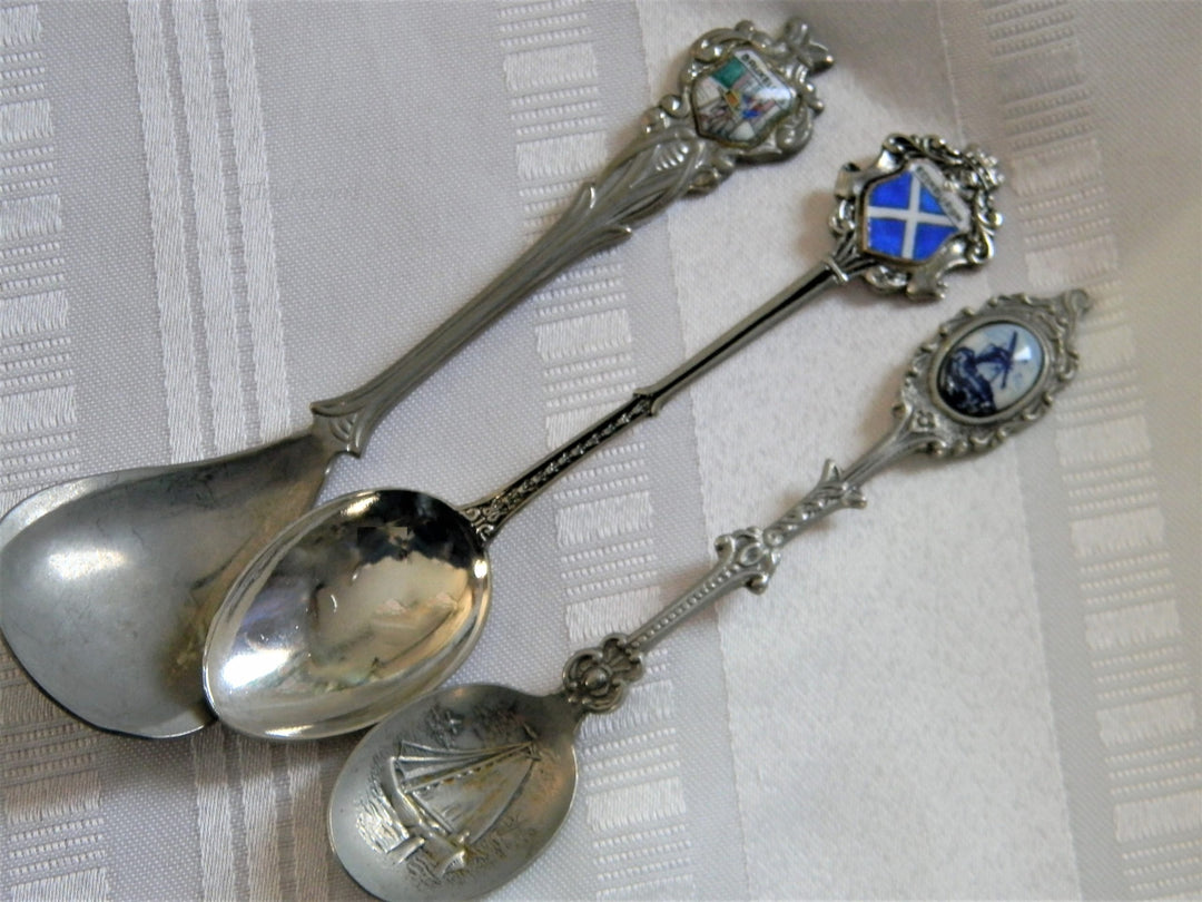h612 Set of 3 Collectible Spoons Bruxelles, Edinburgh, Holland Wind Mill