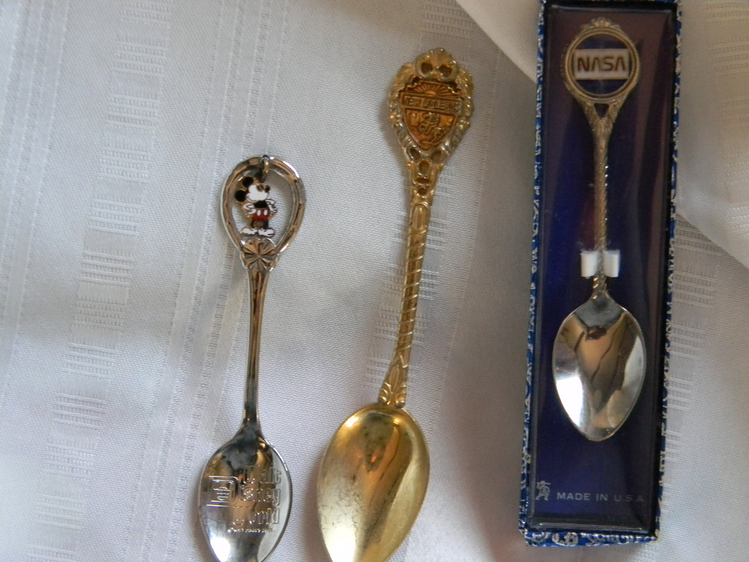 h619 Set of 3 vintage Collectible Spoons New Orleans NASA Walt Disney World