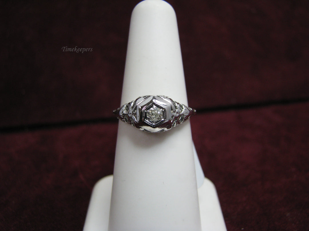 b138 Beautiful 18kt White Gold Diamond Engagement Ring