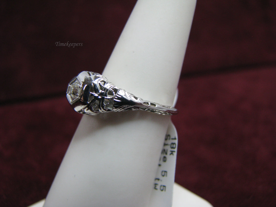 b138 Beautiful 18kt White Gold Diamond Engagement Ring