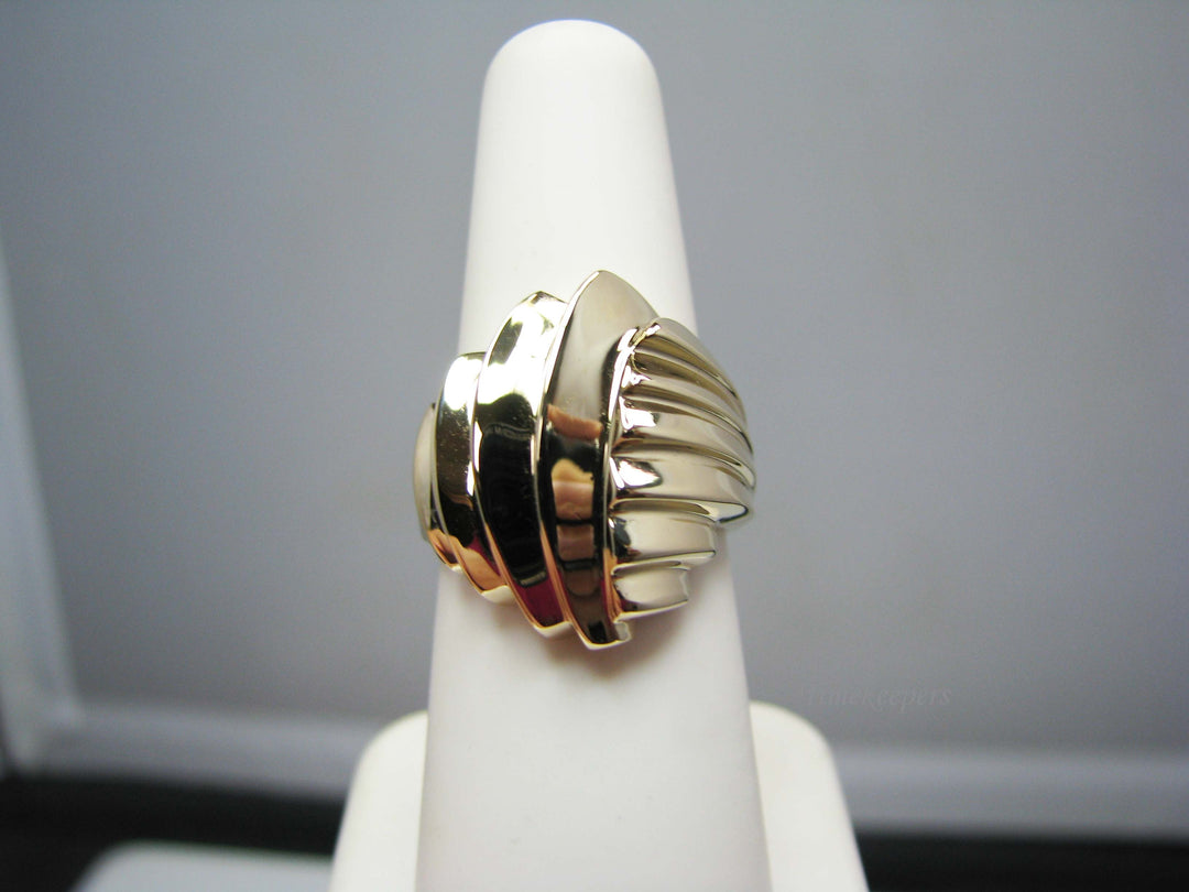 B148 Beautiful Ladies 14k free form ring