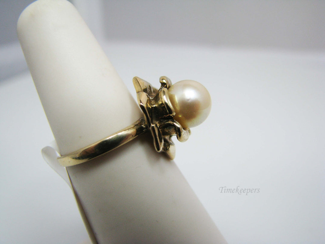 B171 10kt Yellow Gold Pearl Flower ring