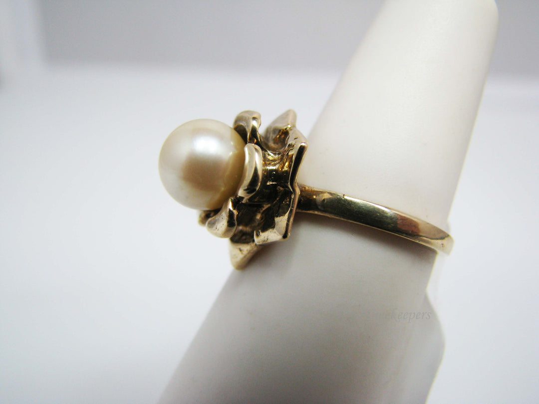 B171 10kt Yellow Gold Pearl Flower ring