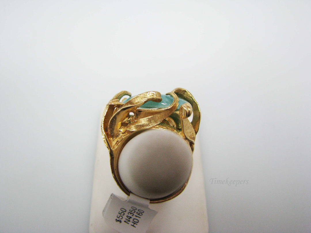 b207 Beautiful 14kt Yellow Gold Jade? ring
