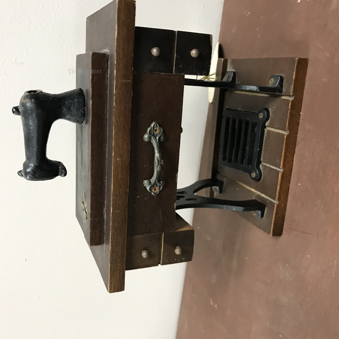 g240 1920s Music Box