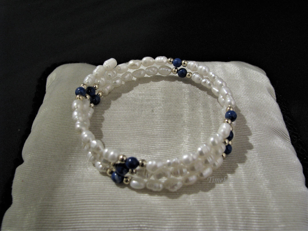 c828 Lovely Memory Wire Pearl and Blue Bead Bracelet