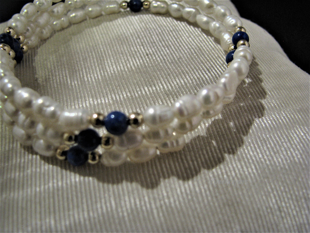 c828 Lovely Memory Wire Pearl and Blue Bead Bracelet