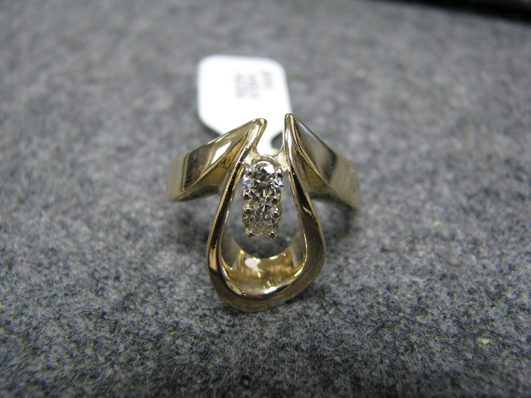 b243 Uniquely Shaped 14kt Diamond ring