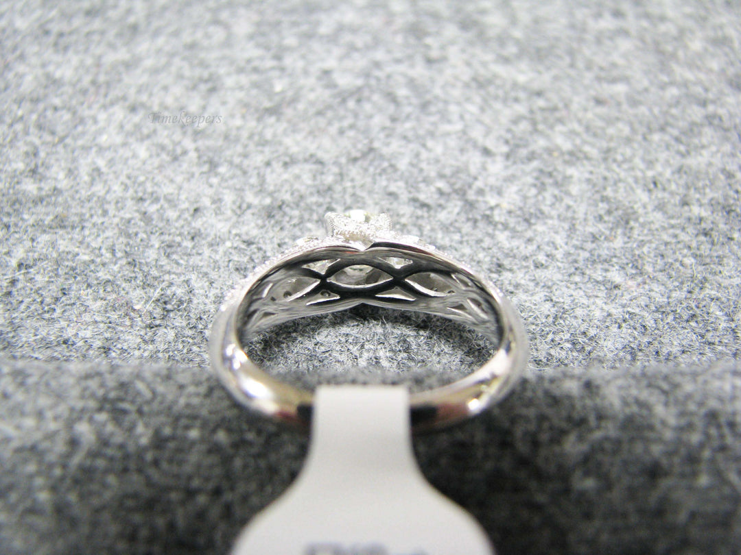 b247 Beautiful 14kt White Gold Diamond Engagement ring