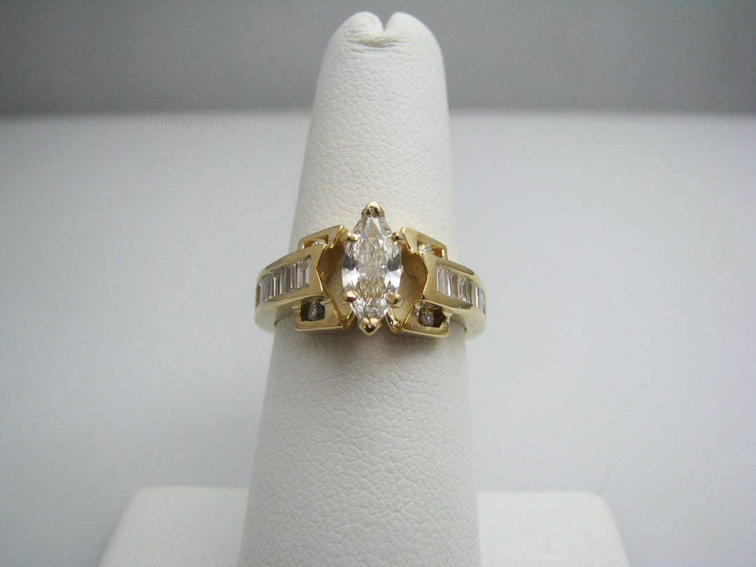 b276 Beautiful 14kt Yellow Gold Marquise Diamond Engagement ring