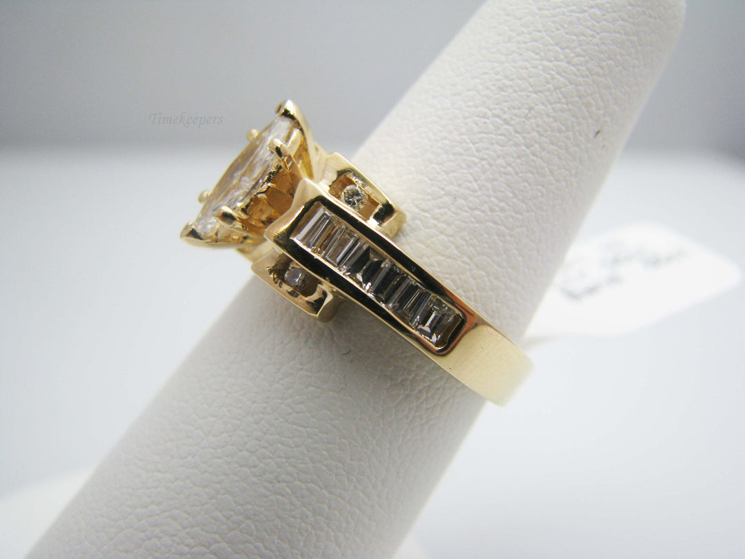 b276 Beautiful 14kt Yellow Gold Marquise Diamond Engagement ring
