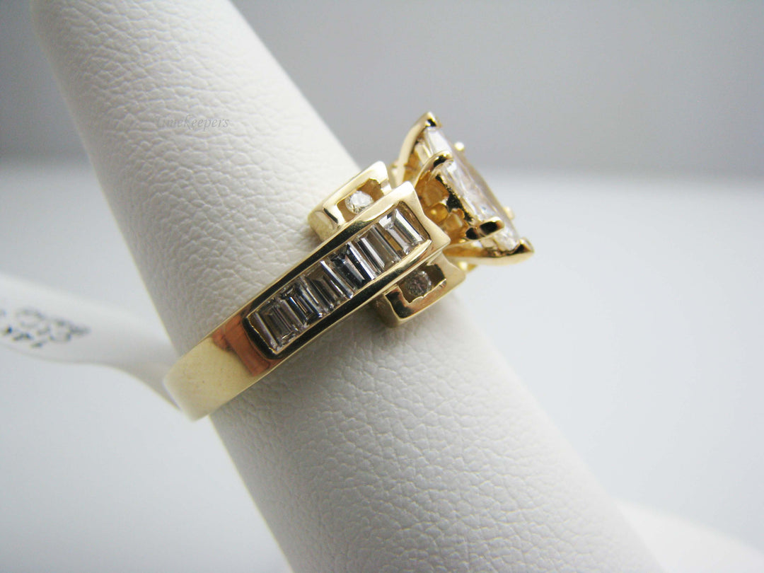 b276 Beautiful 14kt Yellow Gold Marquise Diamond Engagement ring