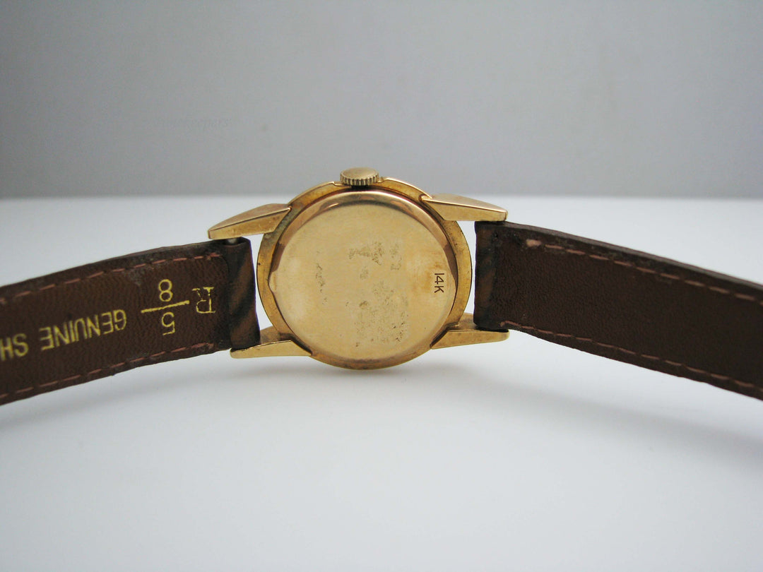 b320 Women's 14kt Yellow Gold Longines wristwatch