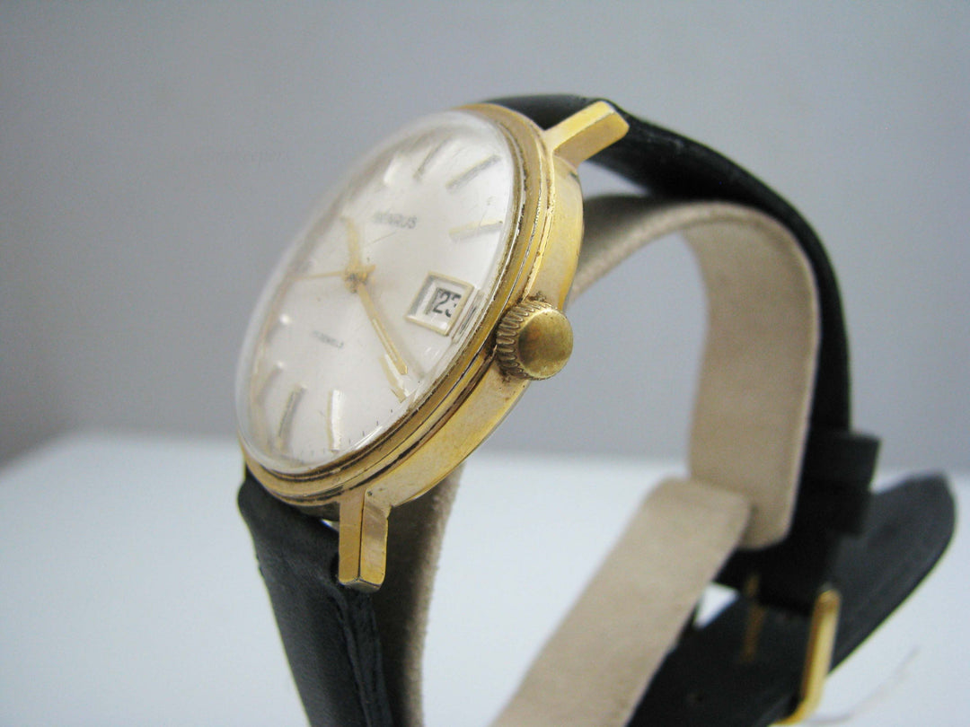 b509 Men's Automatic Benrus wristwatch