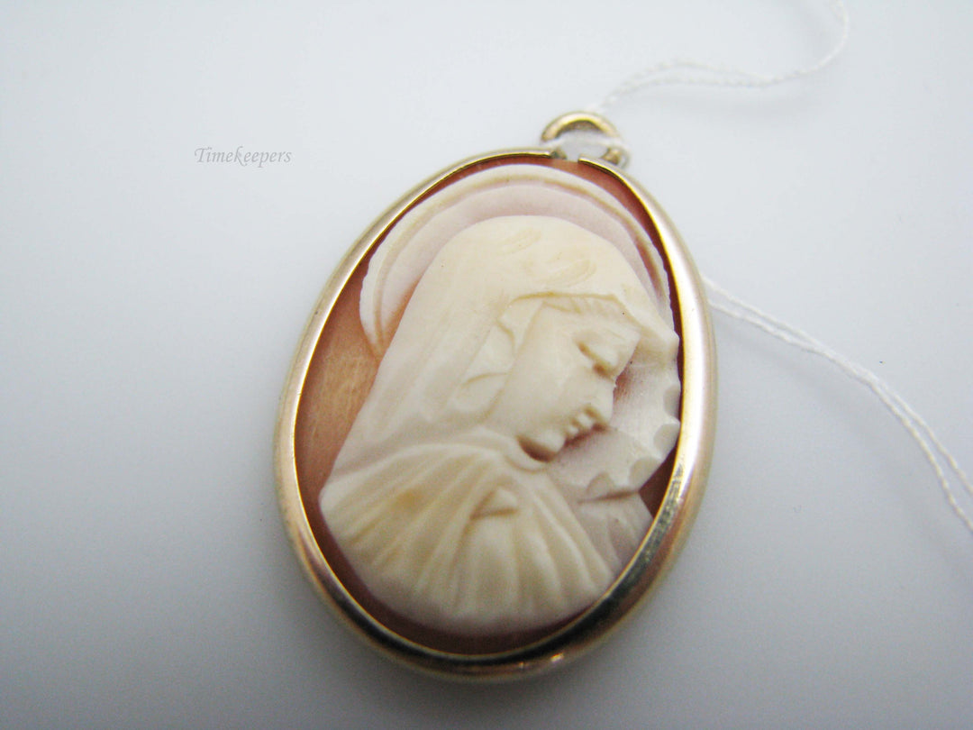 d315 Vintage Carved Cameo 10kt Yellow Gold Charm Pendant