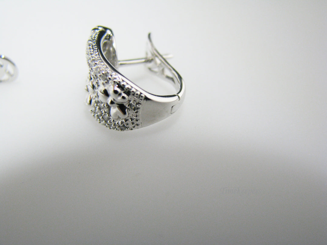 c907 Gorgeous 14k White Gold Pierced Earrings with Diamonds