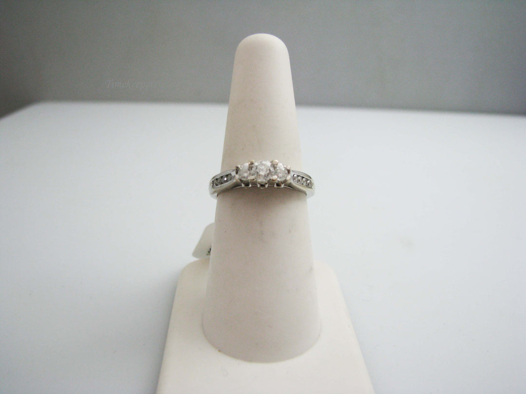 b520 Beautiful 14kt White Gold Engagement Ring