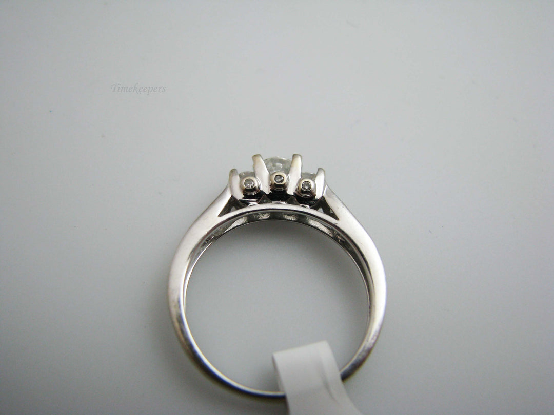 b520 Beautiful 14kt White Gold Engagement Ring