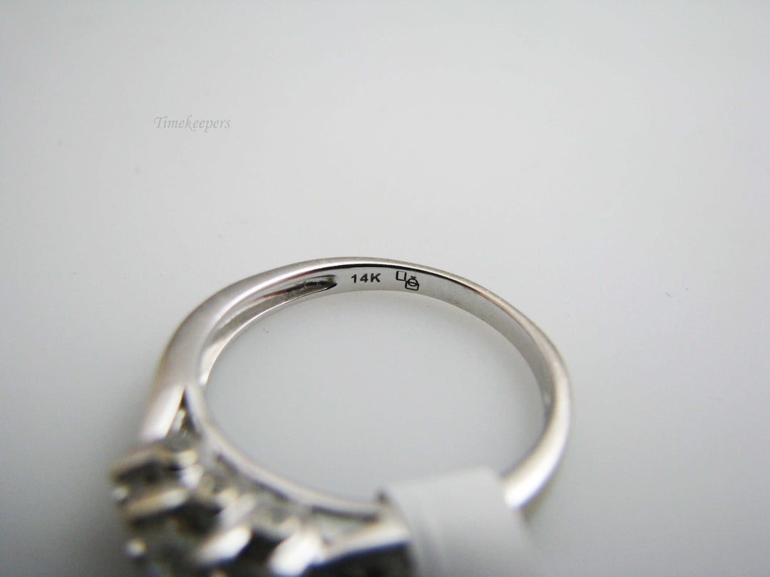 b520 Beautiful 14kt White Gold Engagement Ring