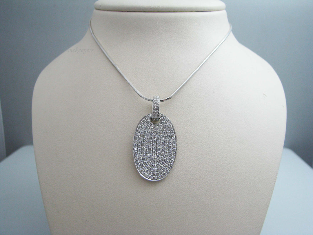 b552 Beautiful 18kt White Gold Pave Style Diamond Pendant with 14kt White Gold Mirrored Box Chain