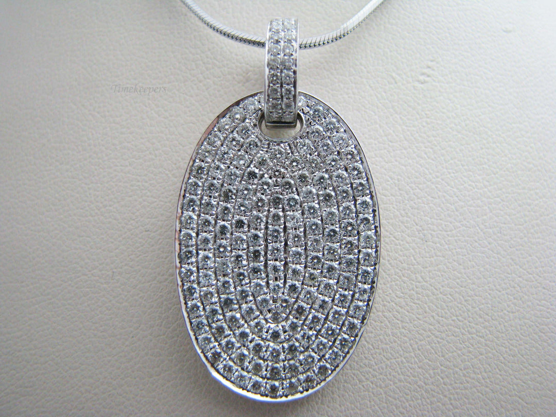 b552 Beautiful 18kt White Gold Pave Style Diamond Pendant with 14kt White Gold Mirrored Box Chain