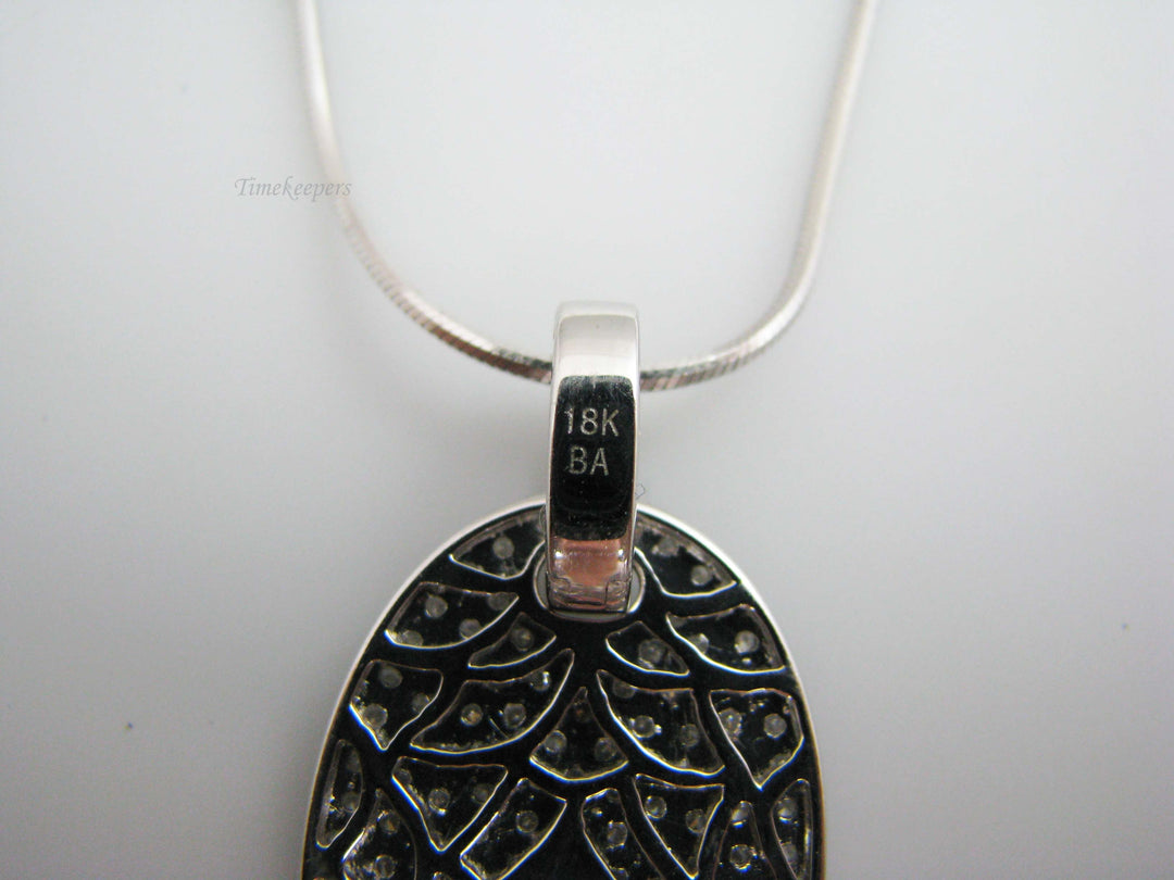 b552 Beautiful 18kt White Gold Pave Style Diamond Pendant with 14kt White Gold Mirrored Box Chain