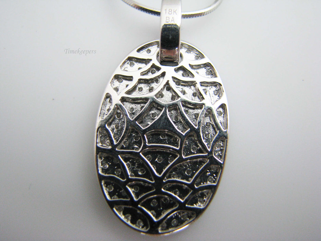 b552 Beautiful 18kt White Gold Pave Style Diamond Pendant with 14kt White Gold Mirrored Box Chain