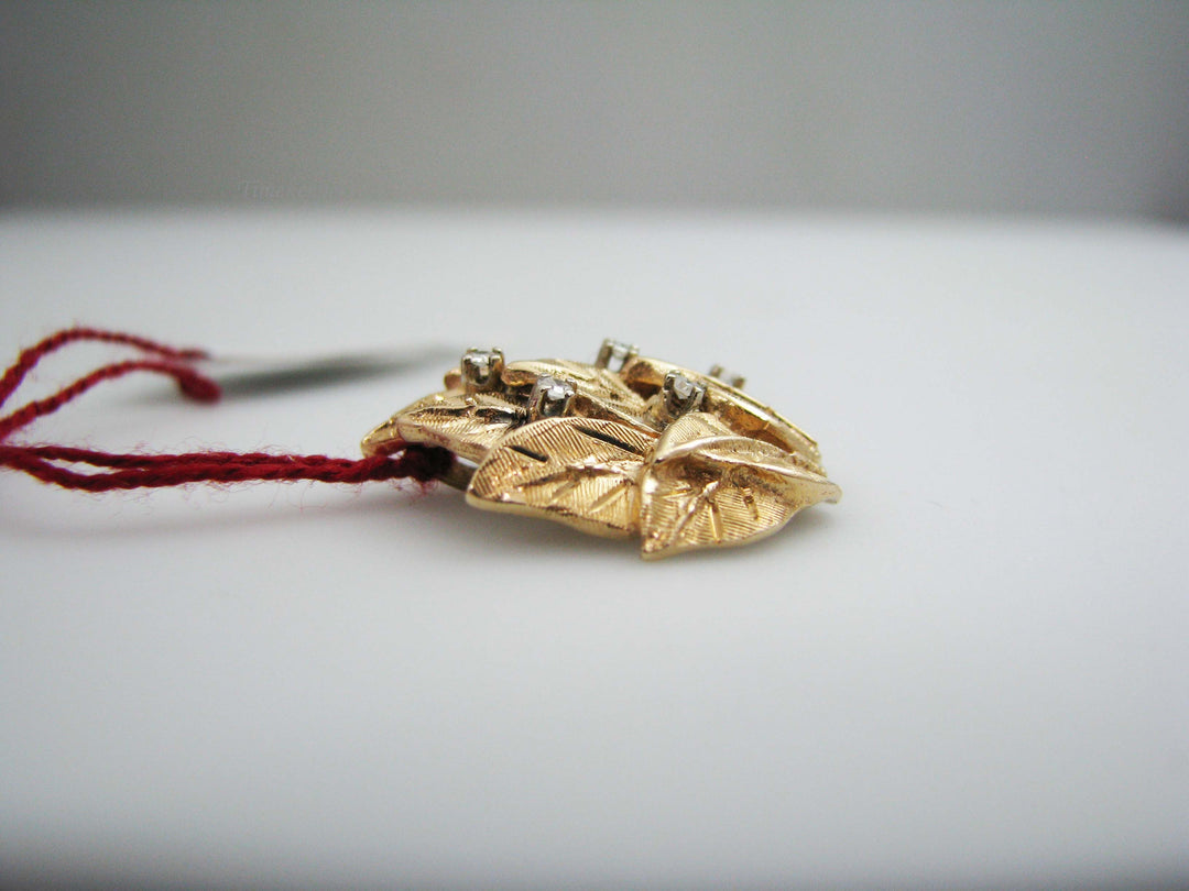 b565 Beautiful 14kt Yellow Gold Diamond Leaf Pendant