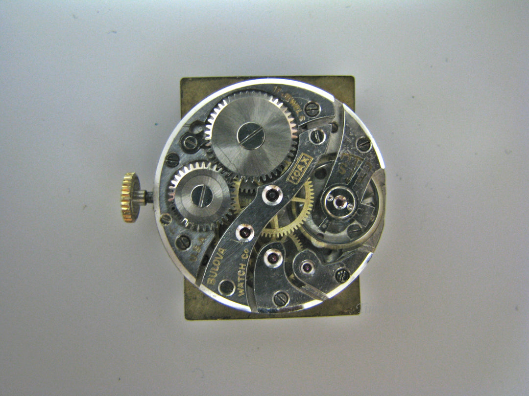 H060 Unique Bulova Mechanical Hand Wind Watch with Second Sub-Dial