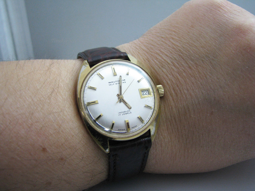 b590 Men's Classic Self Winding Incabloc 17J Waltham Wristwatch