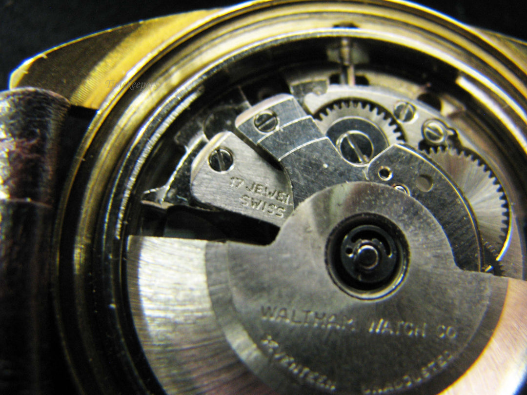 b590 Men's Classic Self Winding Incabloc 17J Waltham Wristwatch