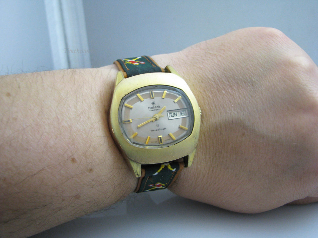 b599 Men's Stellaris Electronic Transistorized Wristwatch