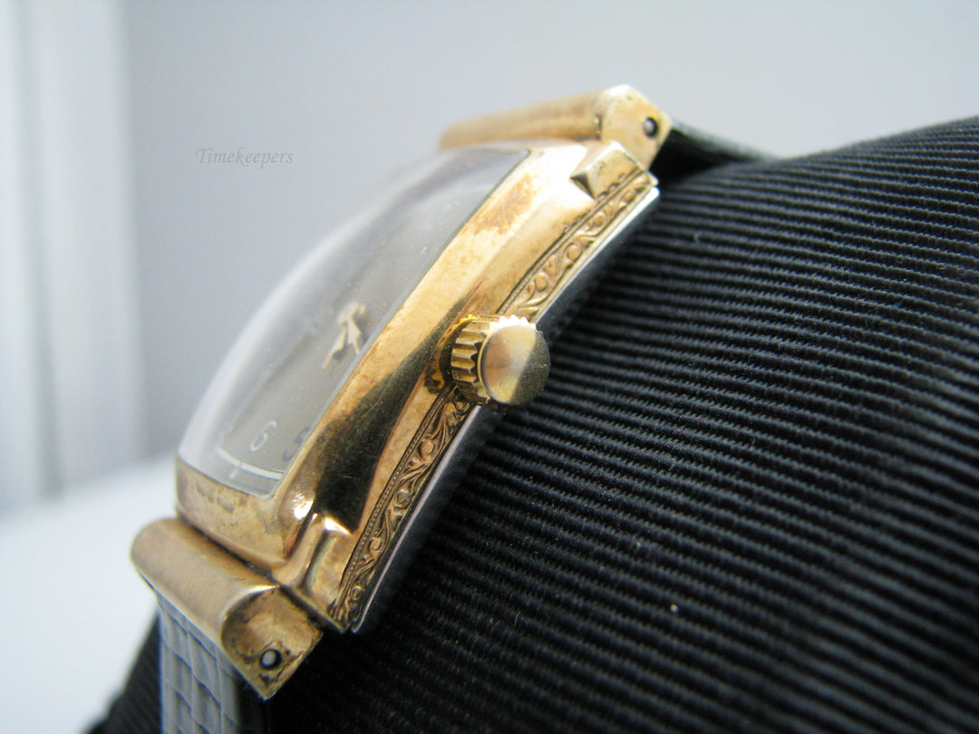 b624 Stylish Vintage Men's Gold Tone Mechanical Bulova Wristwatch