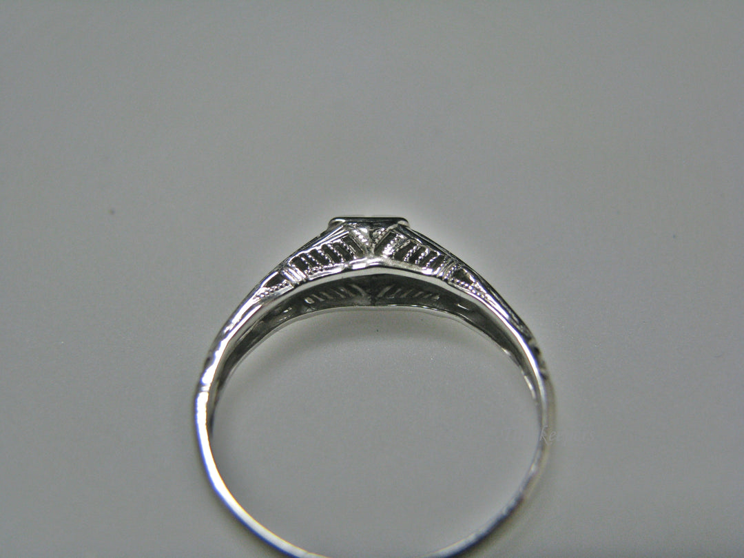 H111 Beautiful Cube Shaped Diamond Ring in 18k White Gold from 1930's