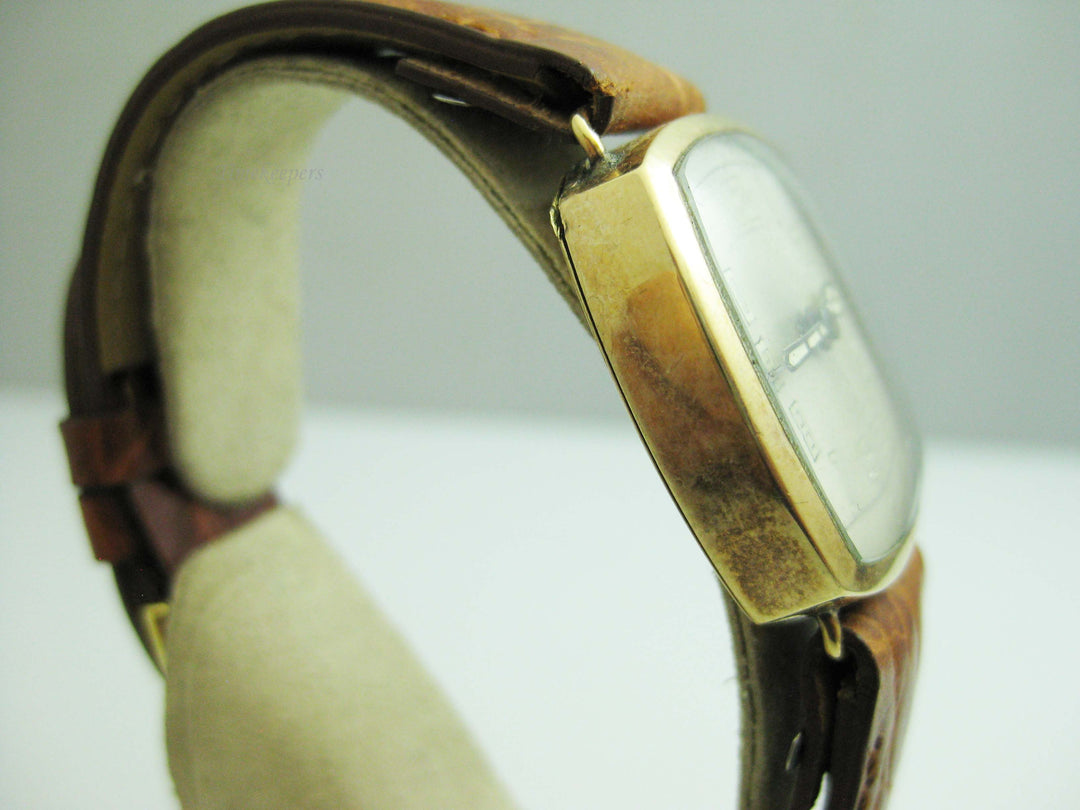 b715 Unisex Vintage Swiss 14kt Yellow Gold Mechanical Wristwatch