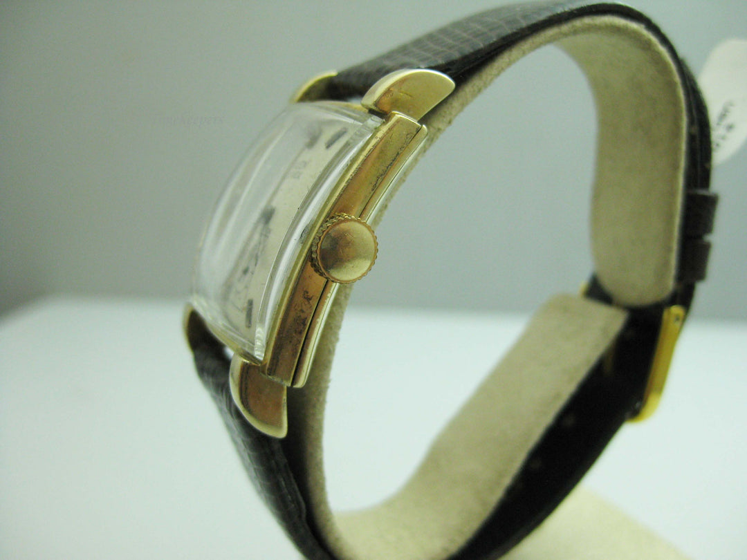 b718 Classic Unisex 14kt Yellow Gold Gruen Curvex Mechanical Wristwatch