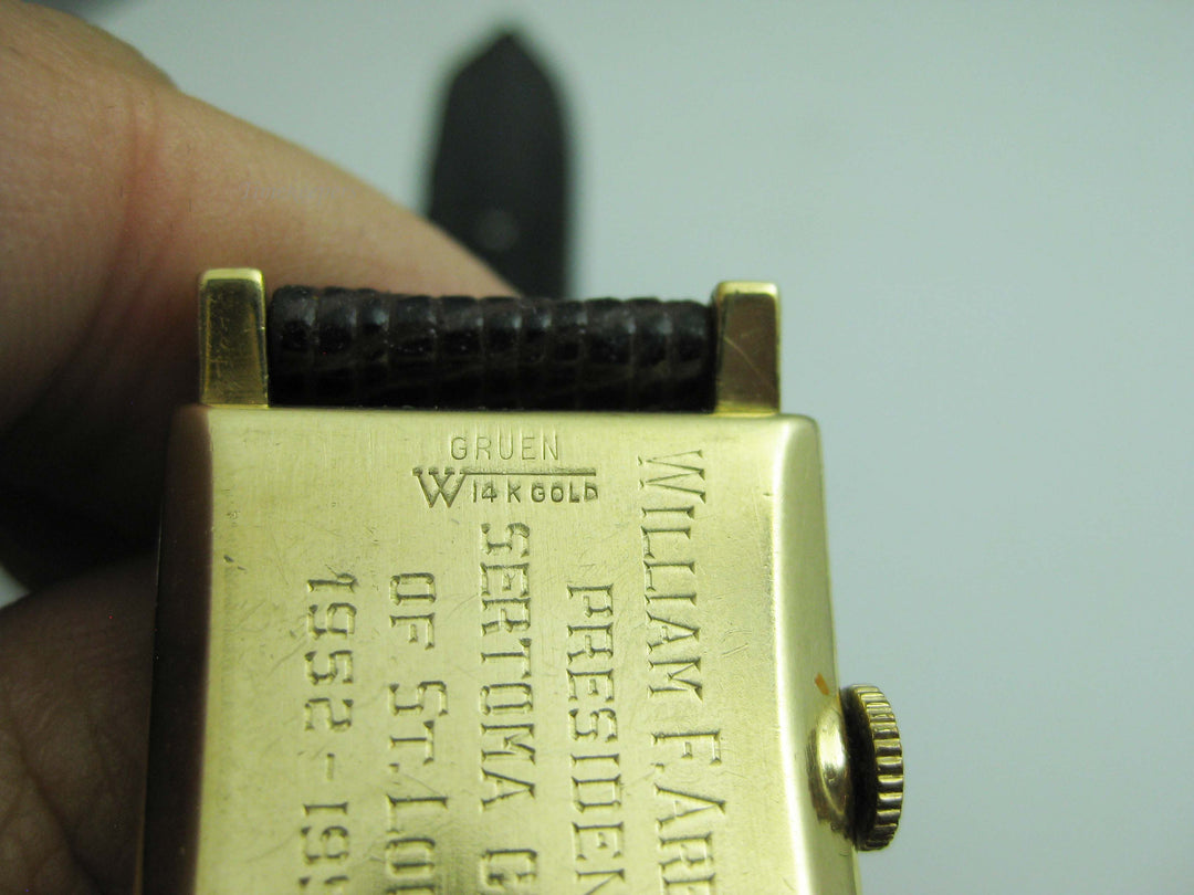 b718 Classic Unisex 14kt Yellow Gold Gruen Curvex Mechanical Wristwatch