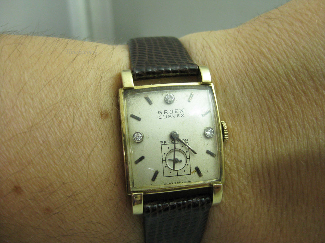 b718 Classic Unisex 14kt Yellow Gold Gruen Curvex Mechanical Wristwatch