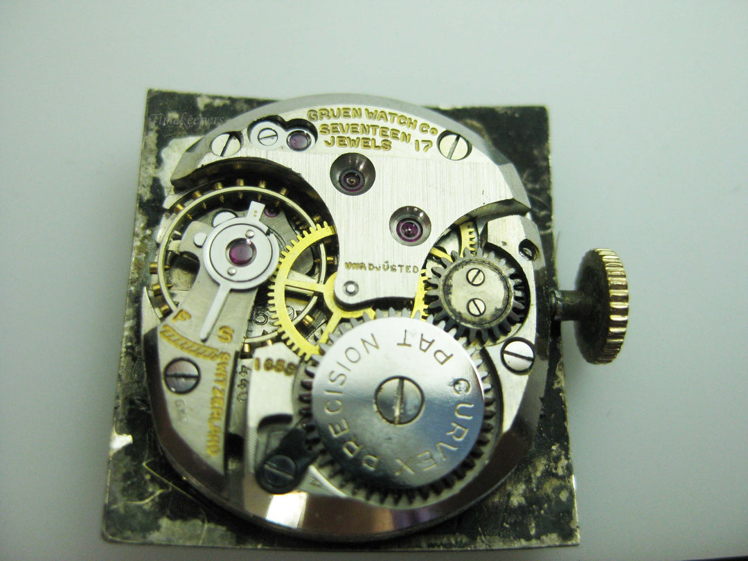 b718 Classic Unisex 14kt Yellow Gold Gruen Curvex Mechanical Wristwatch