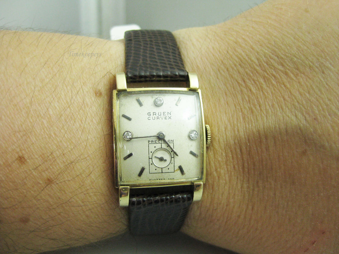 b718 Classic Unisex 14kt Yellow Gold Gruen Curvex Mechanical Wristwatch