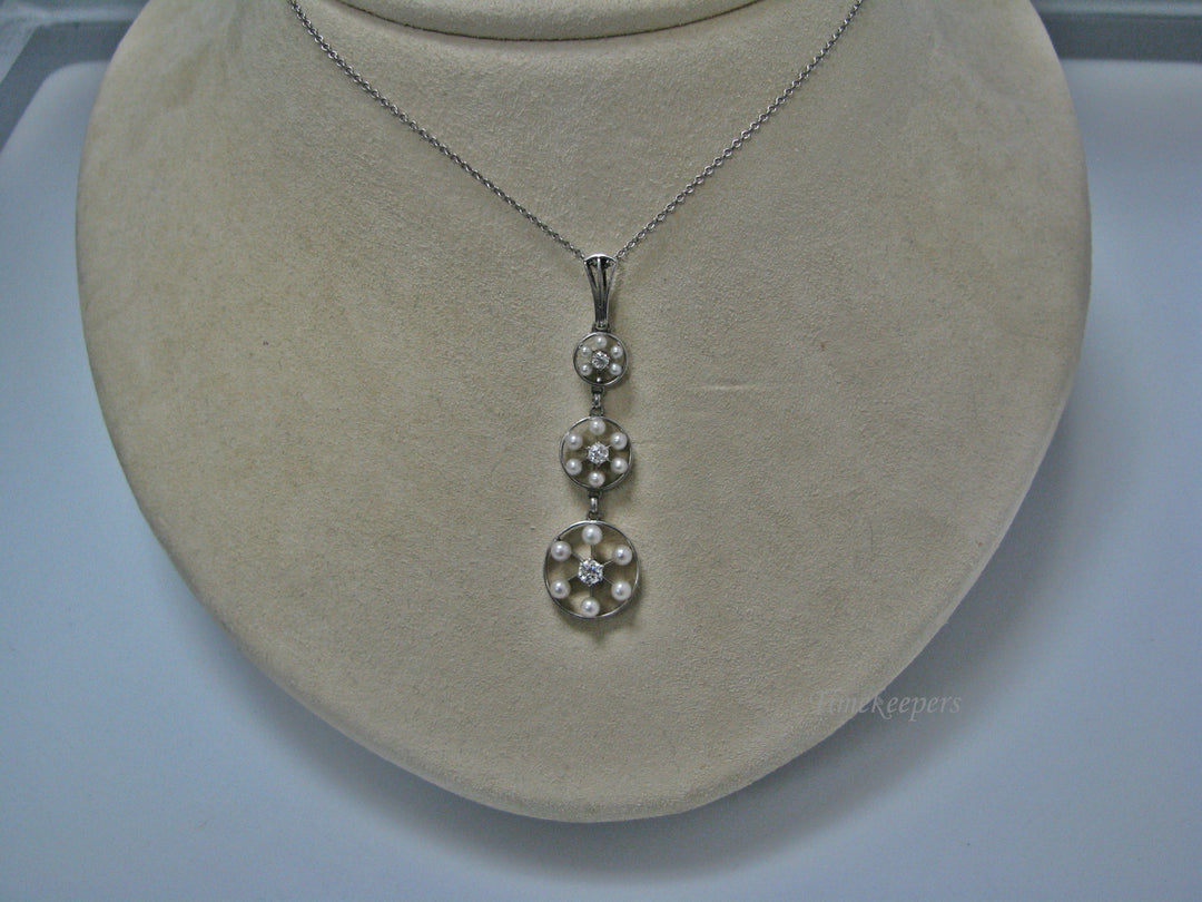 H135 Gorgeous Graduated Three Diamond Platinum Necklace with Seed Pearls