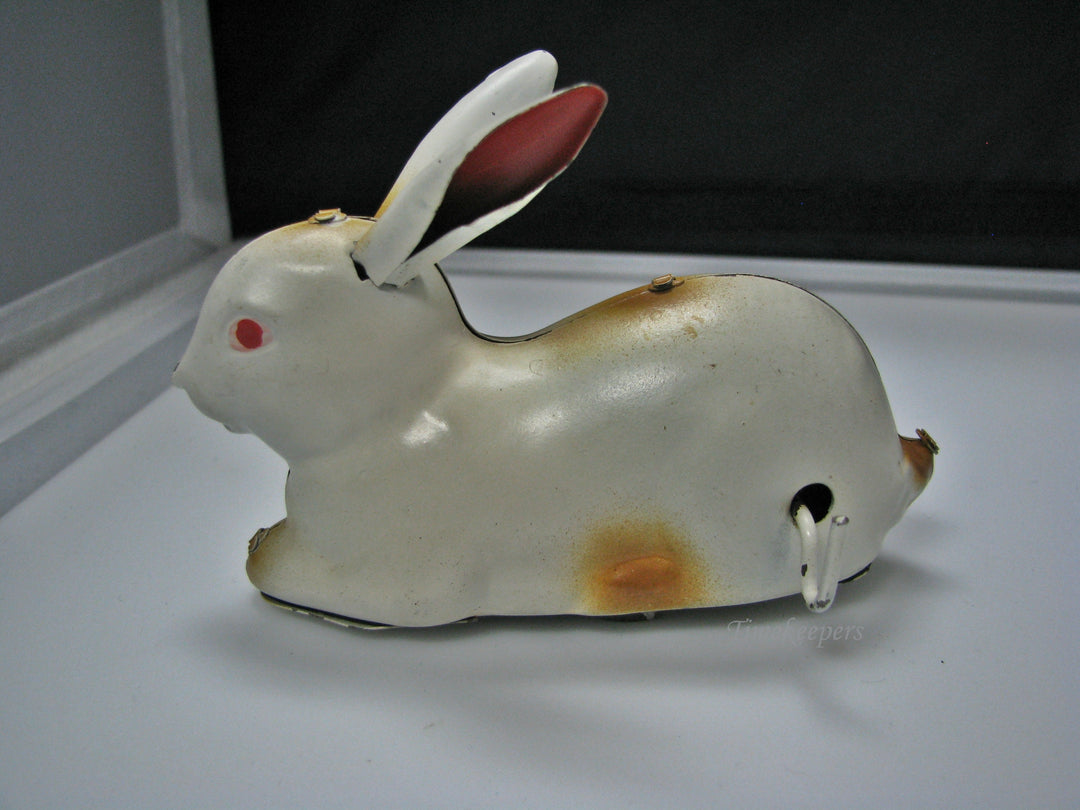 H139 Lovely Bunny Wind Up Toy with Key from 1950's